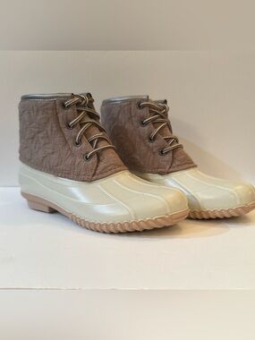 Magellan Outdoors Women’s Duck Boots, With A Textured Brown Upper Size 8M